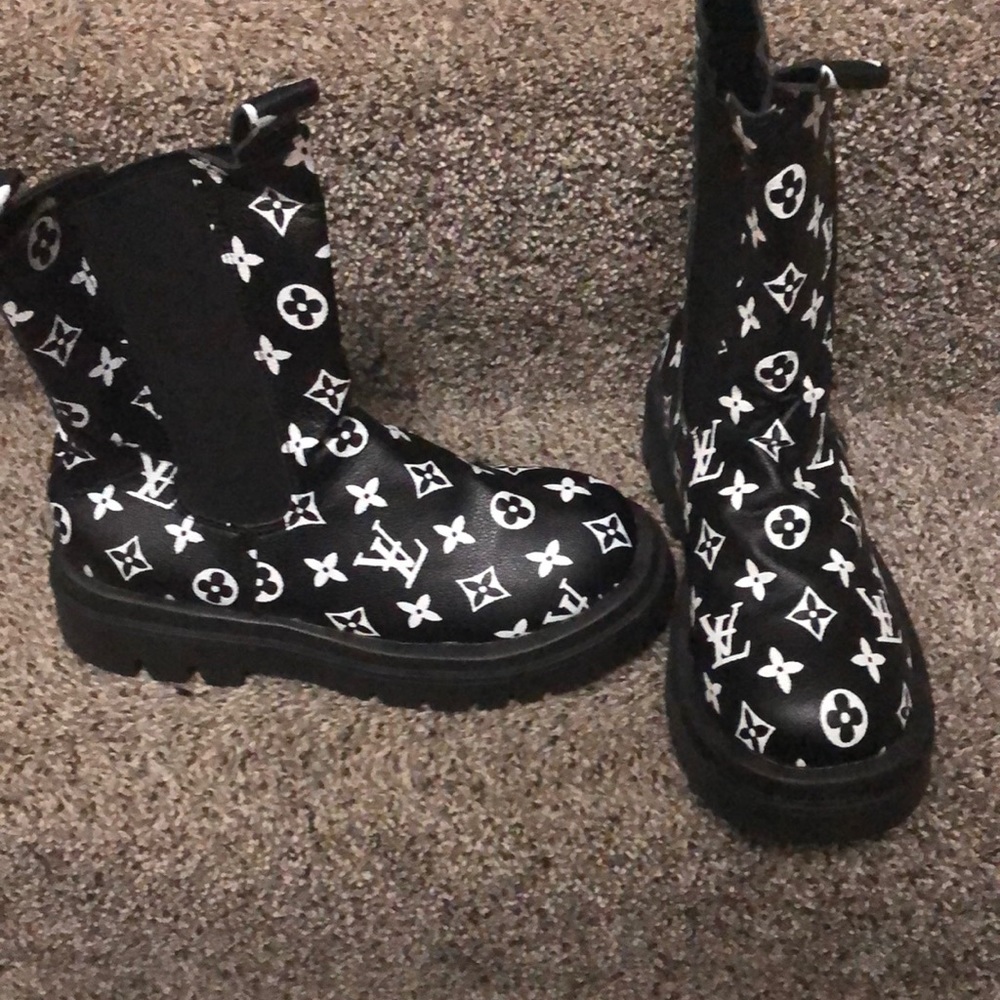Boots size 40